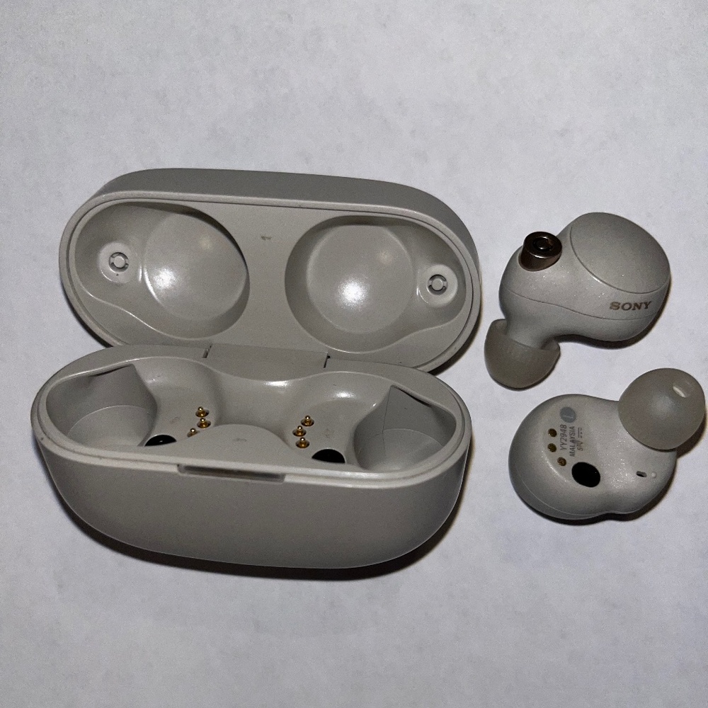 Wireless earbuds